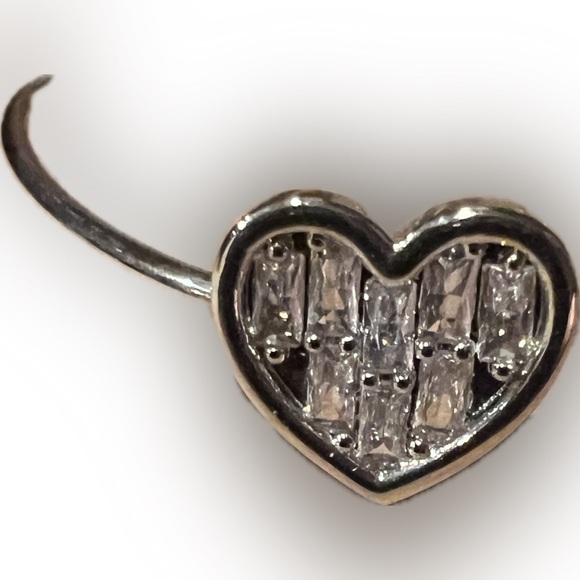 FASHION JEWELRY heartbcuff, silver, cubic cerconia. - Picture 3 of 4